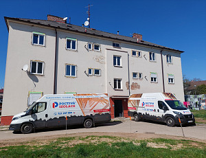 Zateplení stropu bytového domu pomocí foukané izolace